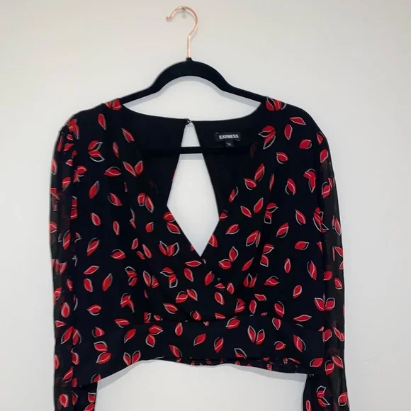 Express printed red and black blouse. - Picture 8 of 12